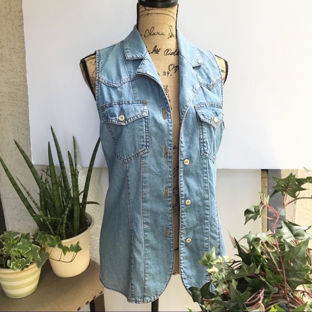 Democracy Light Wash Denim Sleeveless Button-Up Shirt